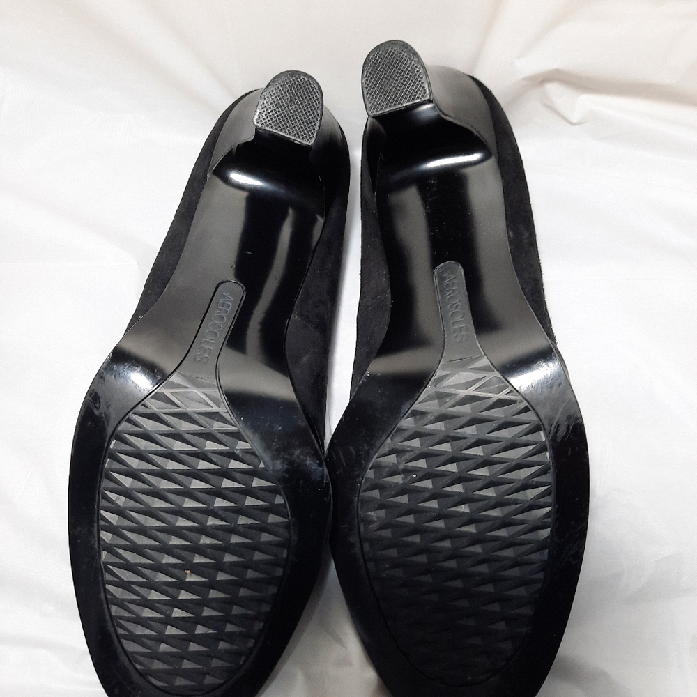Aerosoles Suede Black Heels with Bow - Picture 4 of 5